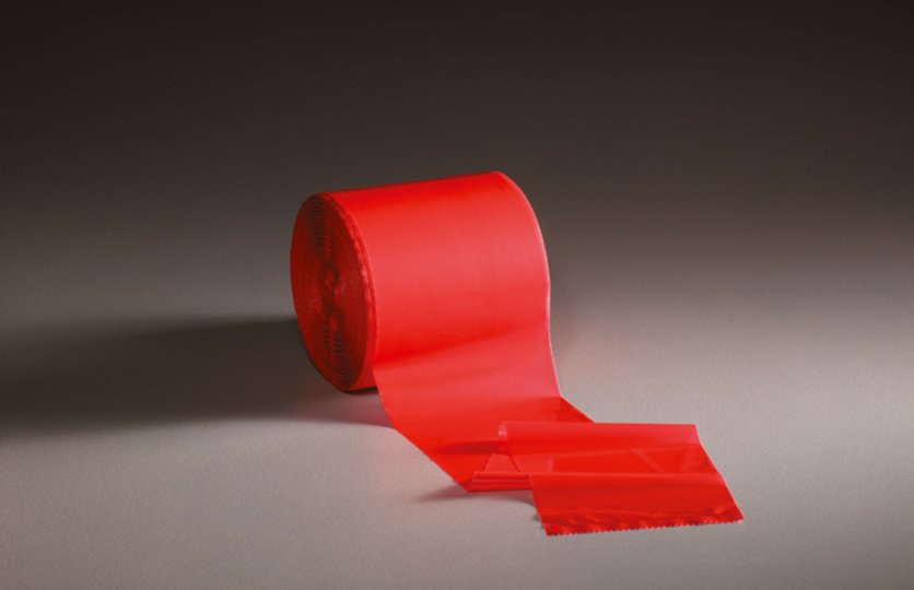 Rote Dehnbandrolle von Sanstrap, markant und auffällig für besondere Anwendungen