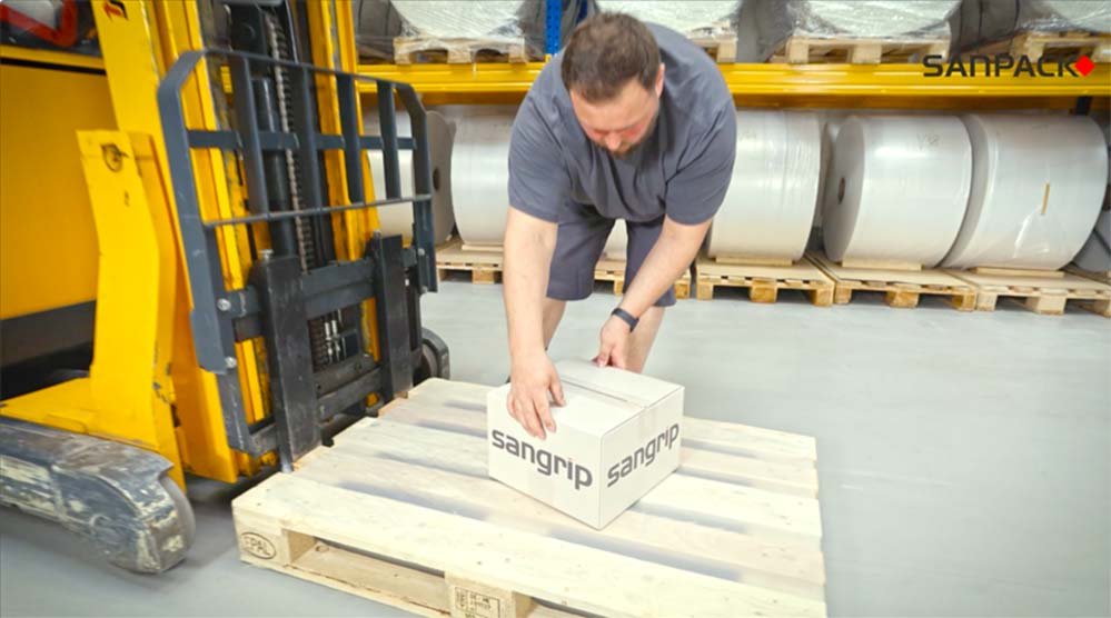 sangrip® Antirutschfolie verhindert das Verrutschen von Kartons im Lage